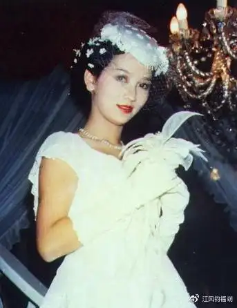 恰恰在这个时候,史倩予在丈夫黄元申的身边发现有情书的存在,且这些